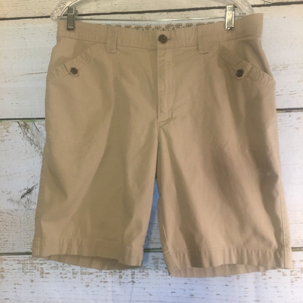 KHAKI SHORTS  stretch waist Size 14
